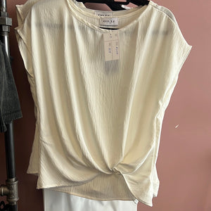 2370 Cream twist bottom top