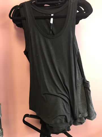 539 Scoop Neck Black Tank