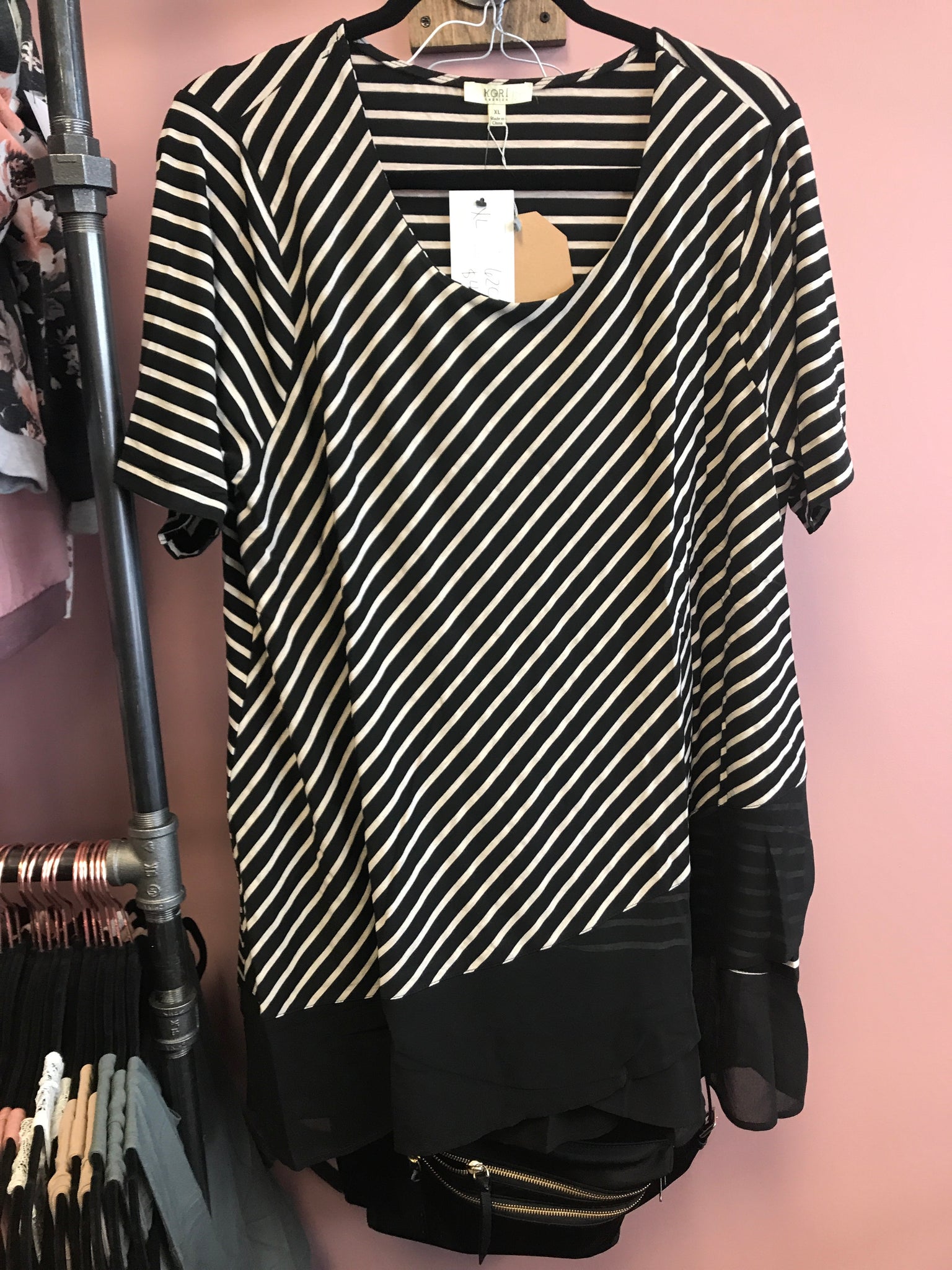 620 Taupe & Black Shirt