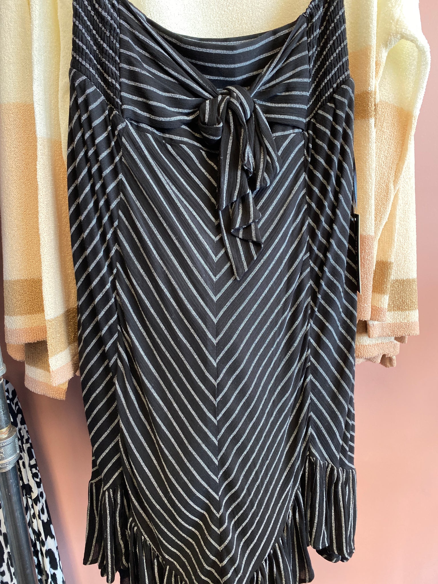 1253 Black and White Strip Skirt