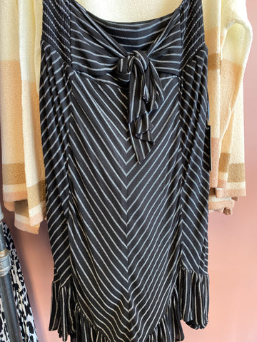 1253 Black and White Strip Skirt