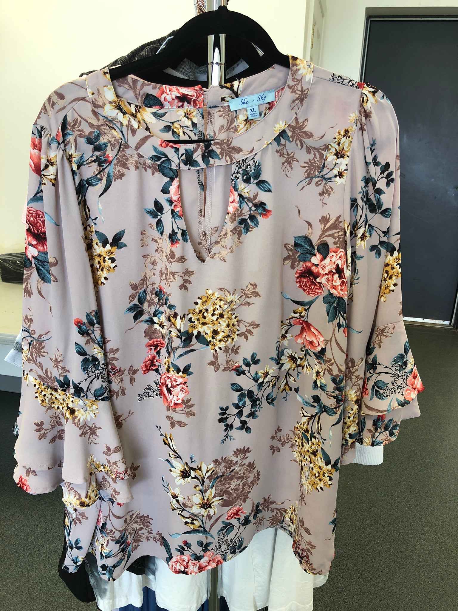 Floral Double Ruffle W/ Keyhole Top Curvy