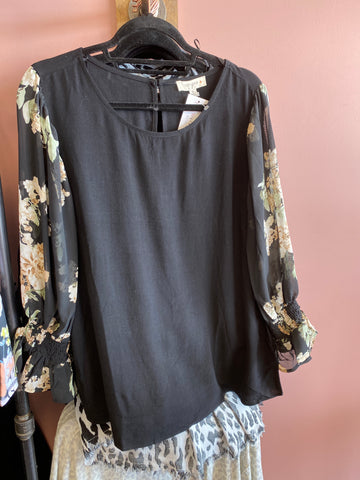 1149 Curvy Floral Print Sleeve