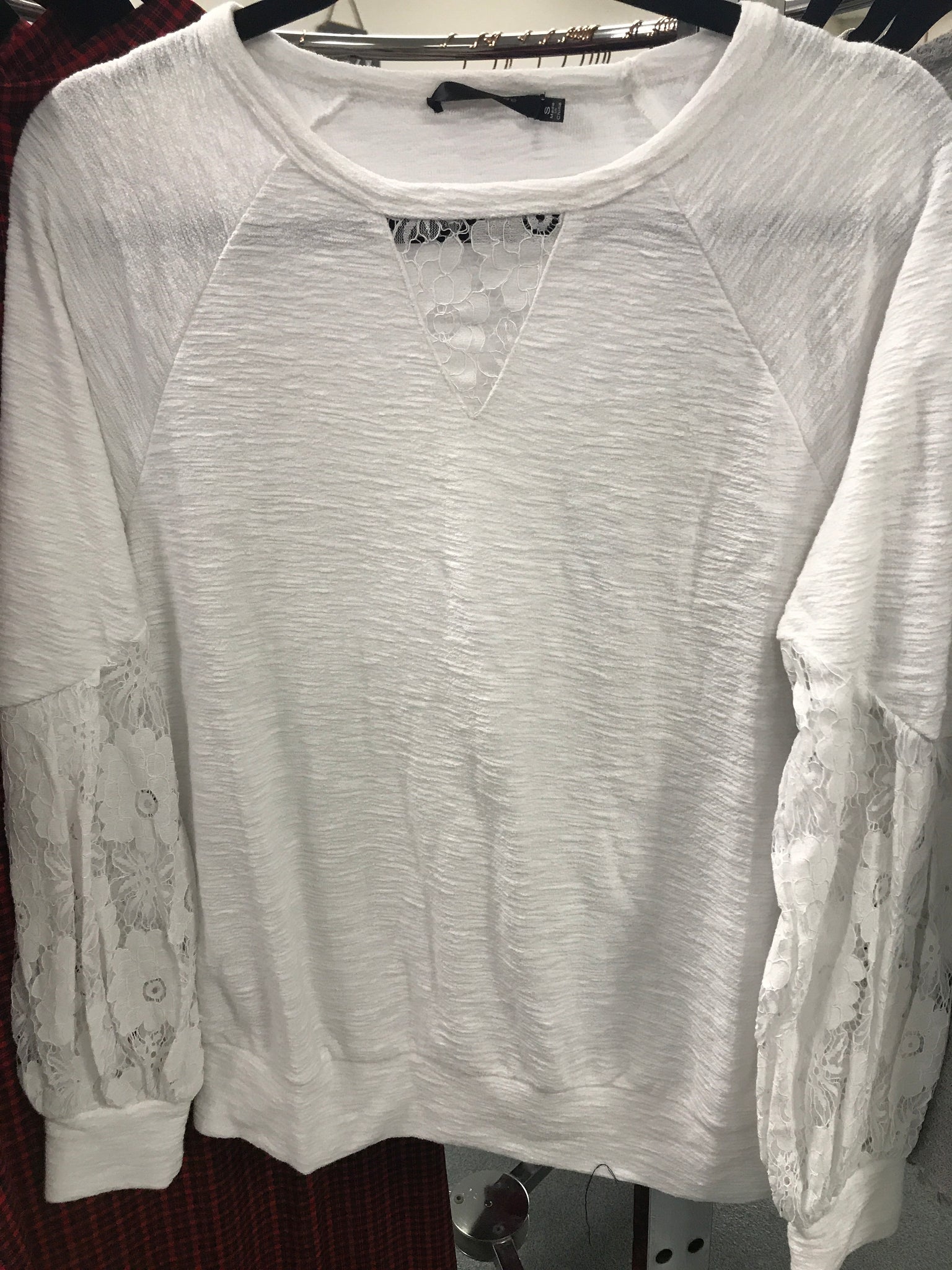 97 White lace sleeves