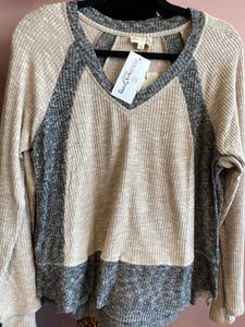 1251 Black and Tan V-neck