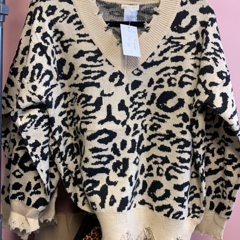 1385 V neck leopard print sweater