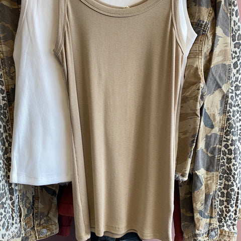 1558 Tan Tank