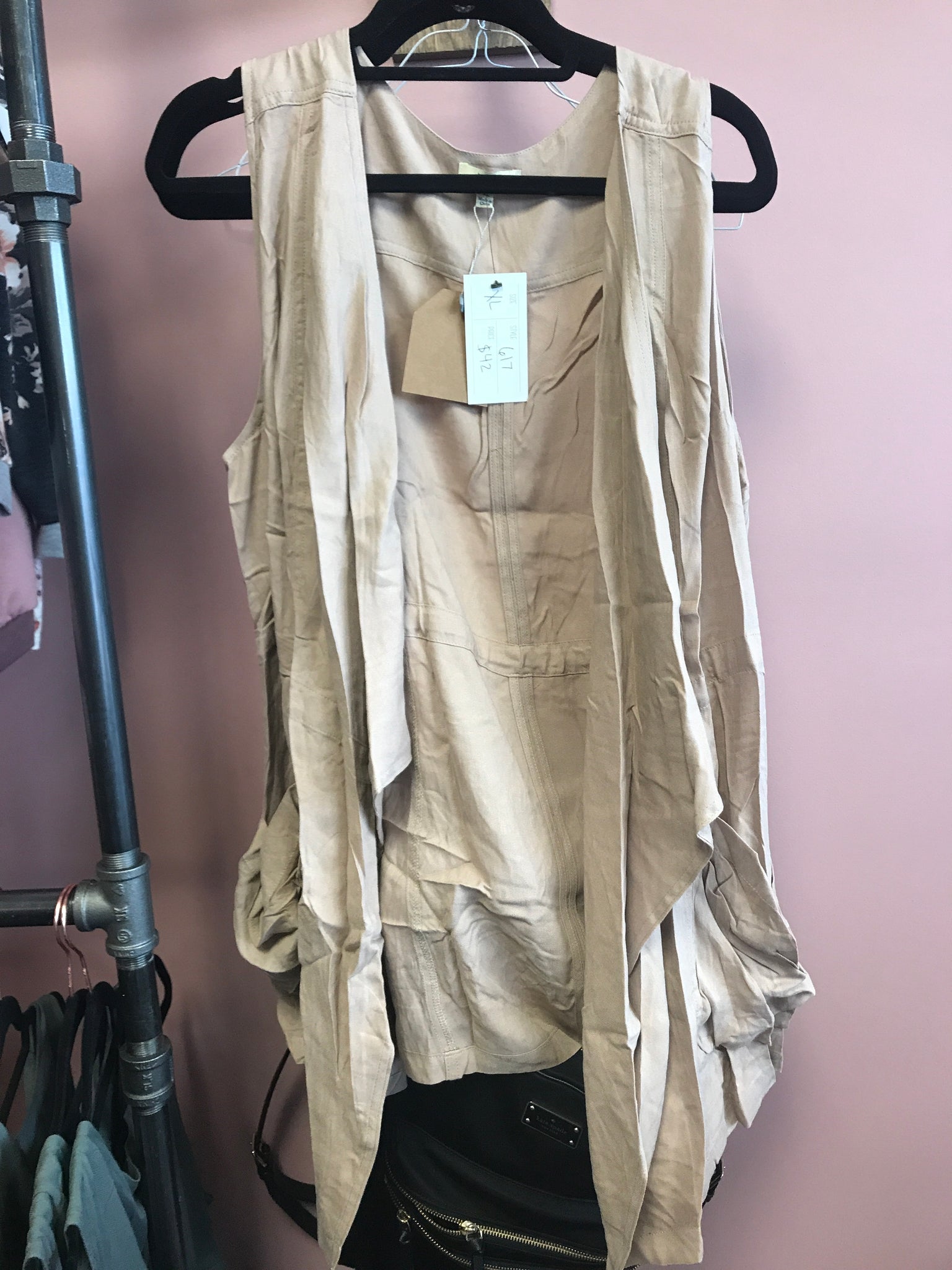 617 Latte vest Curvy