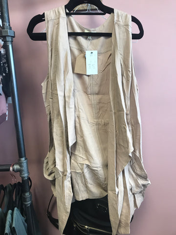 617 Latte vest Curvy