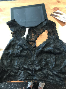 667 Curvy Black Bralette