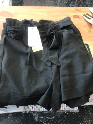 669 Black Tie Short